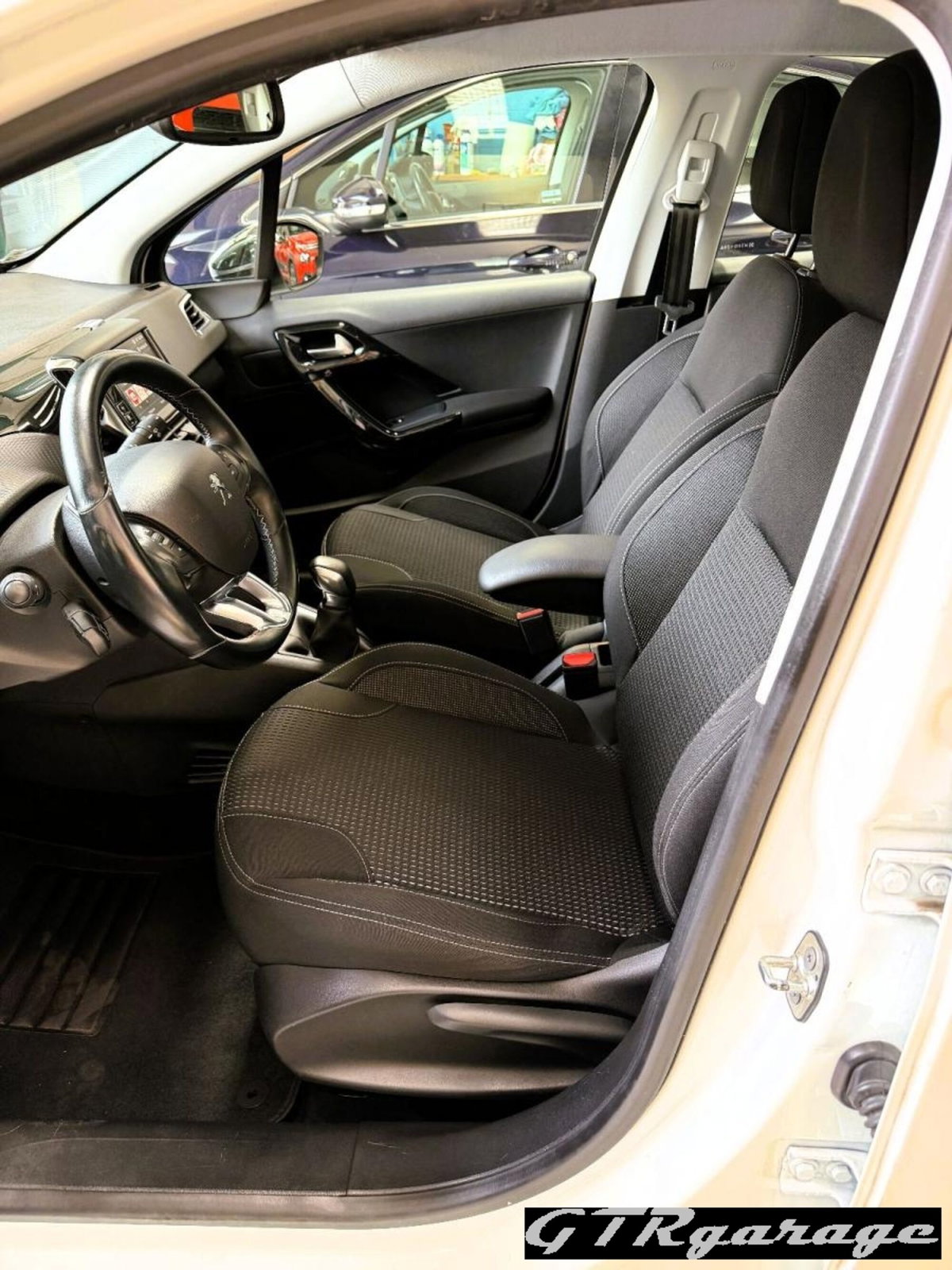 Peugeot 208 100 5 porte Allure (7)