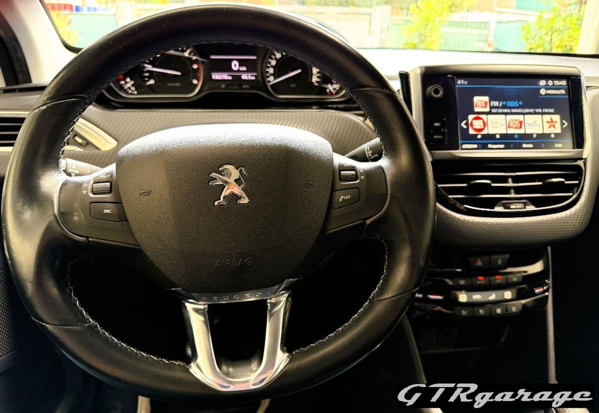 Peugeot 208 100 5 porte Allure (9)