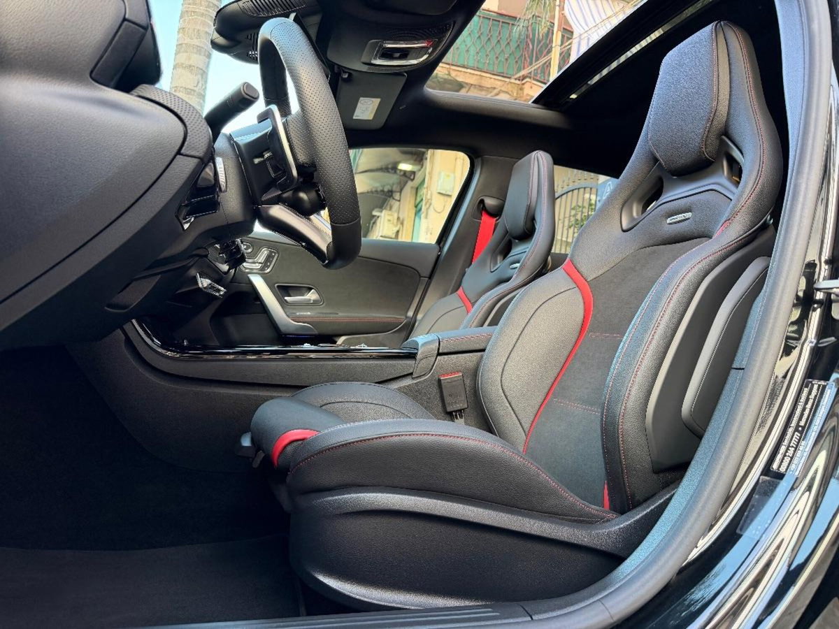 Mercedes-Benz Classe A 35 AMG 4Matic (14)