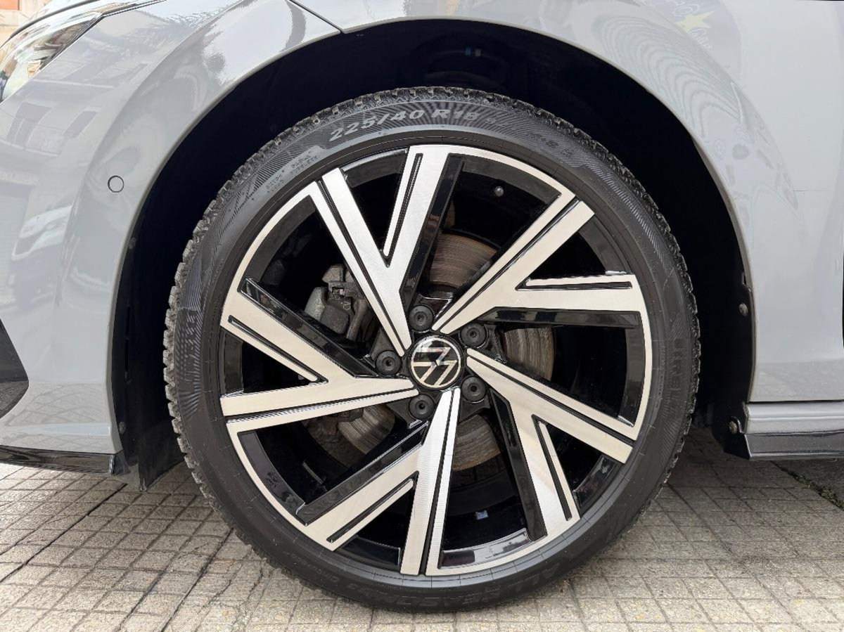 Volkswagen Golf Variant 2.0 TDI 150 CV DSG SCR R-Line (11)