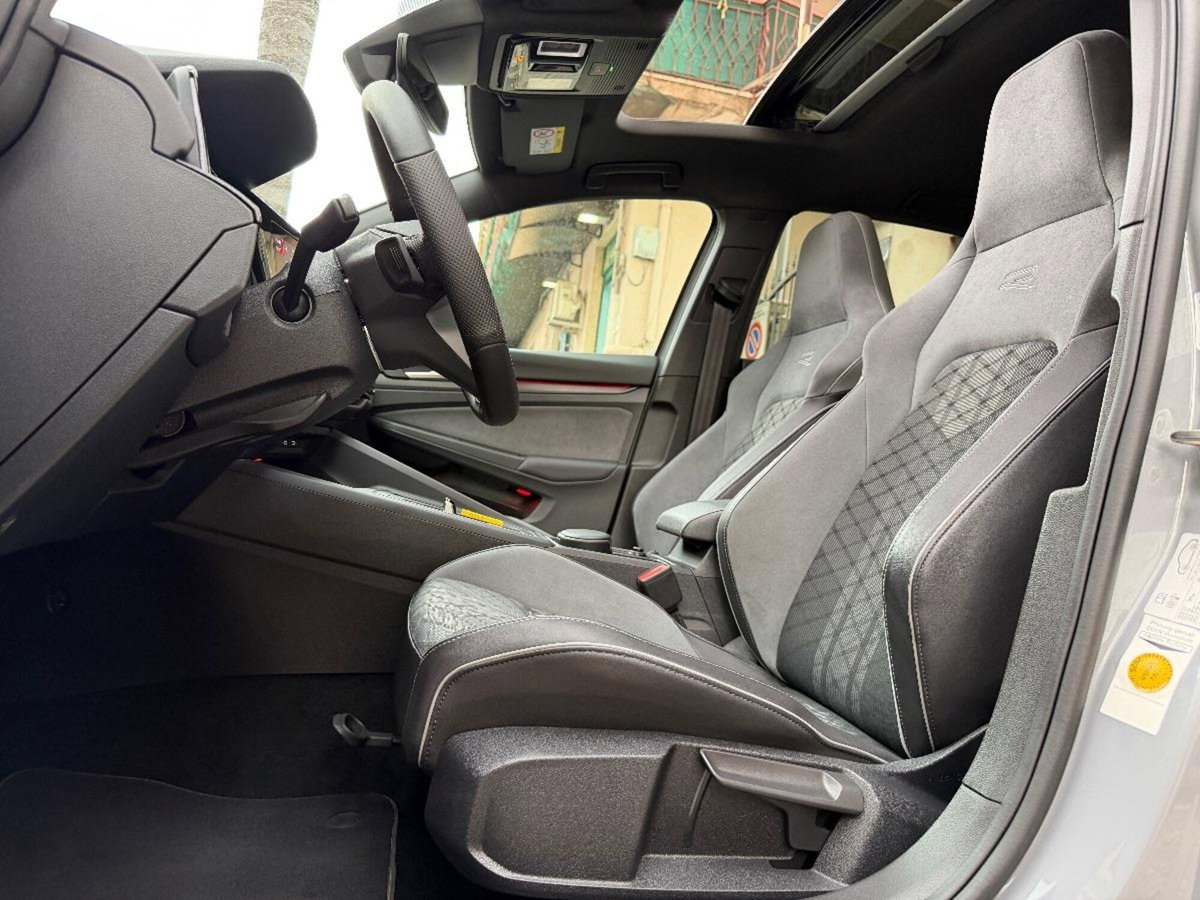 Volkswagen Golf Variant 2.0 TDI 150 CV DSG SCR R-Line (12)
