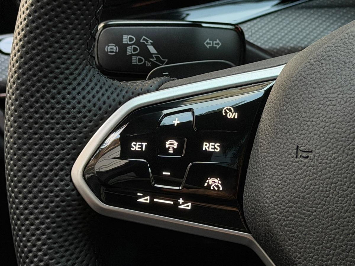Volkswagen Golf Variant 2.0 TDI 150 CV DSG SCR R-Line (17)