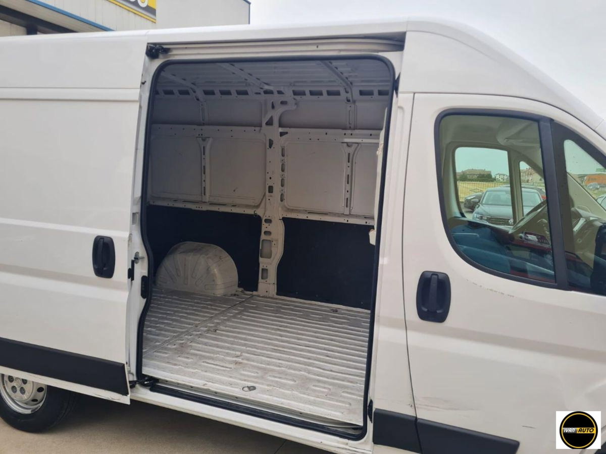 Peugeot Boxer Furgone 333 BlueHDi 140 S&S PM-TM Combi Premium (11)