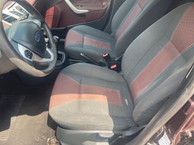 Ford Fiesta 1.4 TDCi 68CV 5 porte Titanium (10)