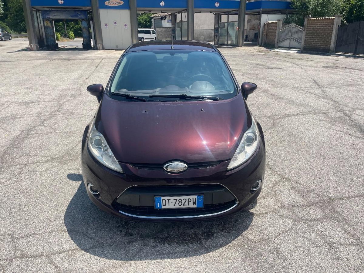 Ford Fiesta 1.4 TDCi 68CV 5 porte Titanium (2)