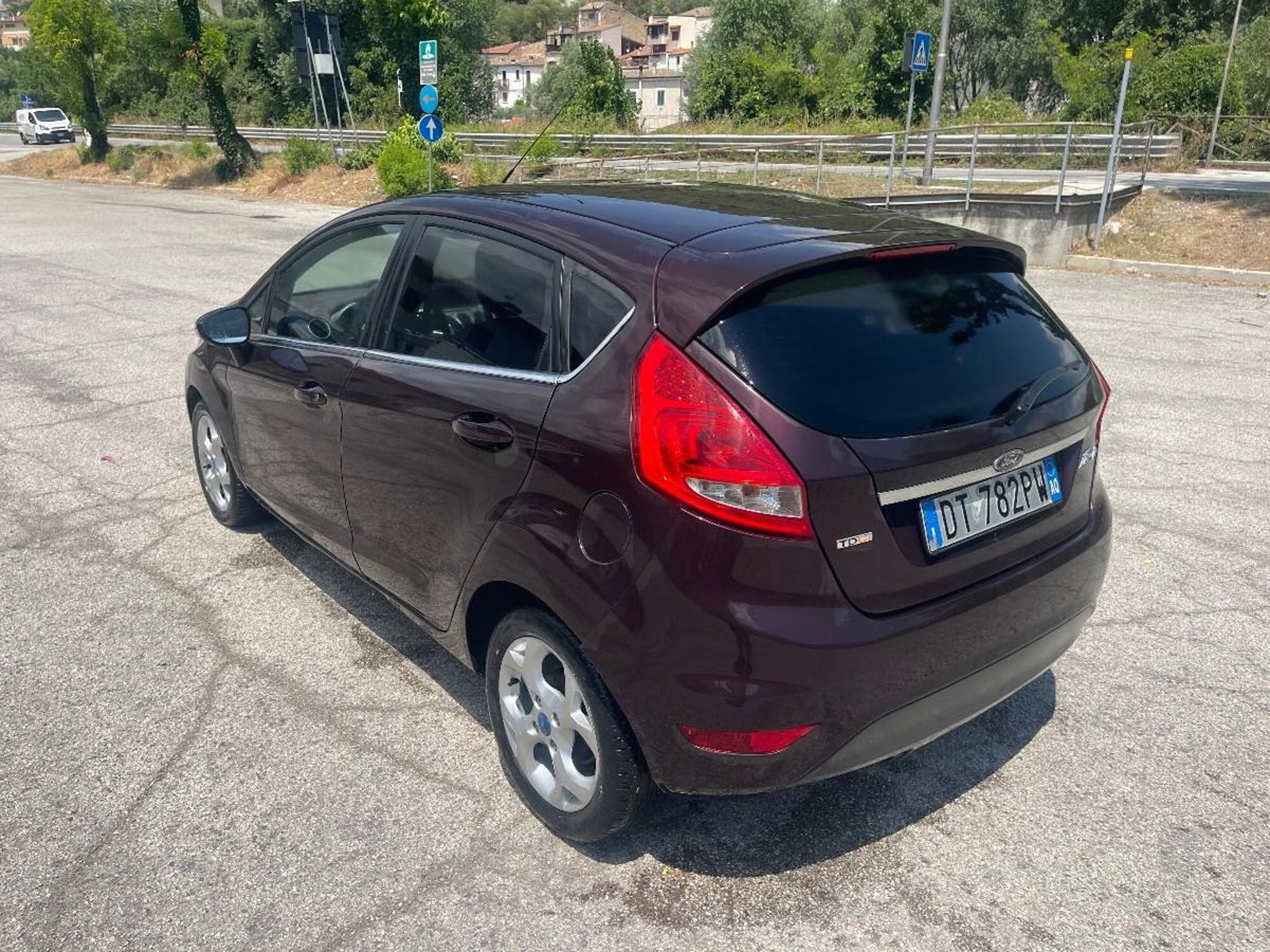 Ford Fiesta 1.4 TDCi 68CV 5 porte Titanium (7)