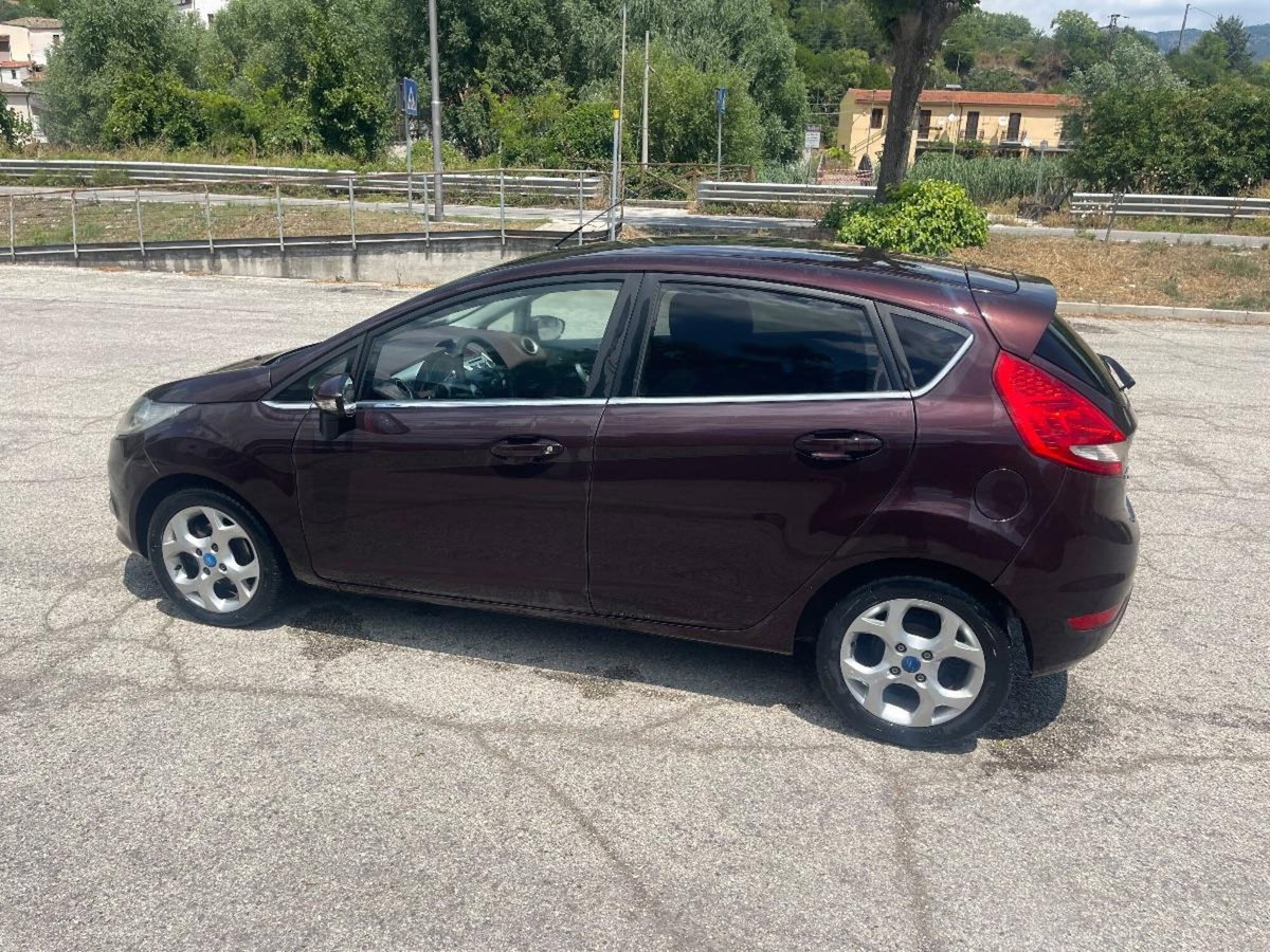 Ford Fiesta 1.4 TDCi 68CV 5 porte Titanium (8)