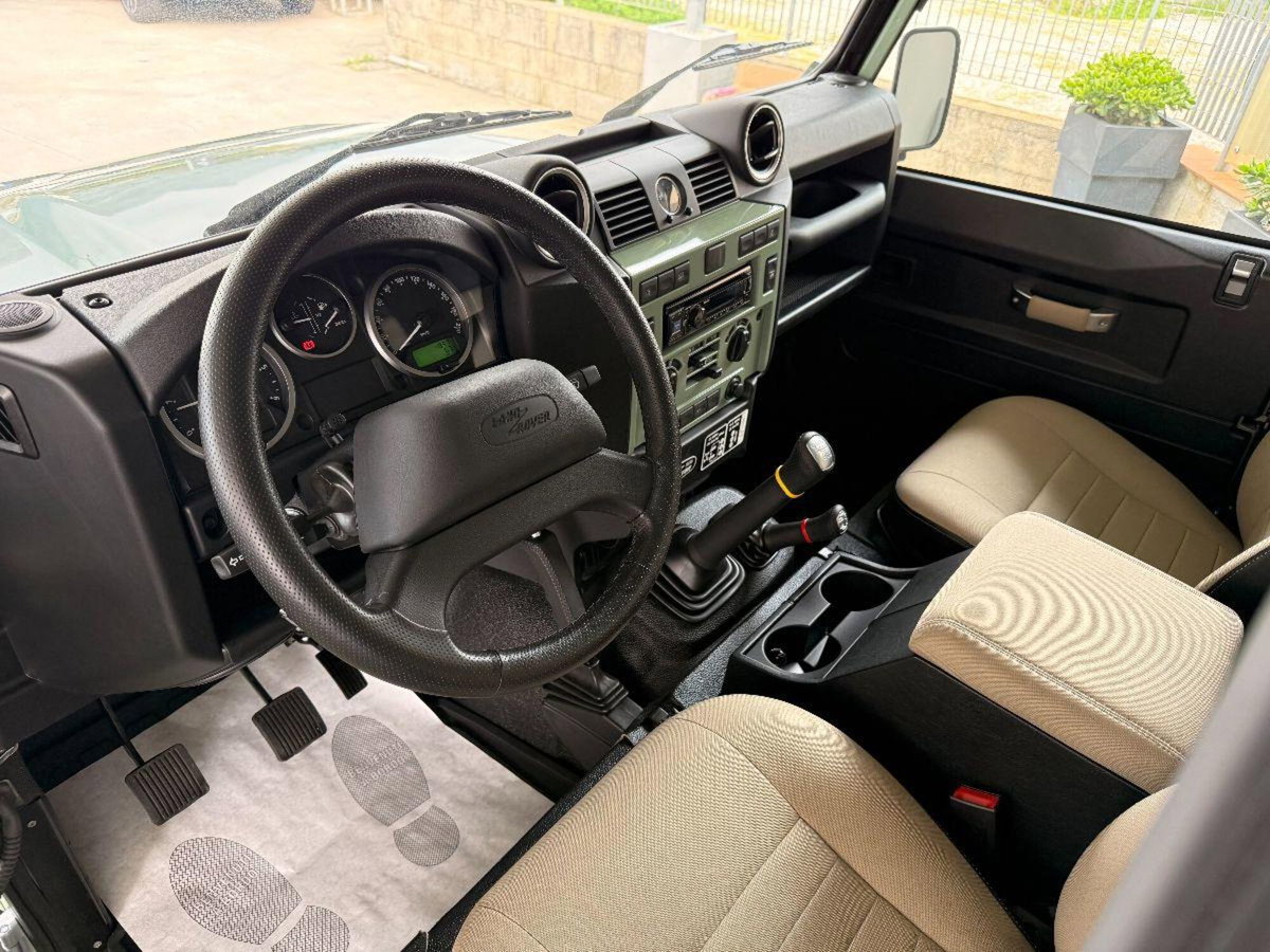 Land Rover Defender 90 2.2 TD4 S.W. E Pack Expedition N1 (9)