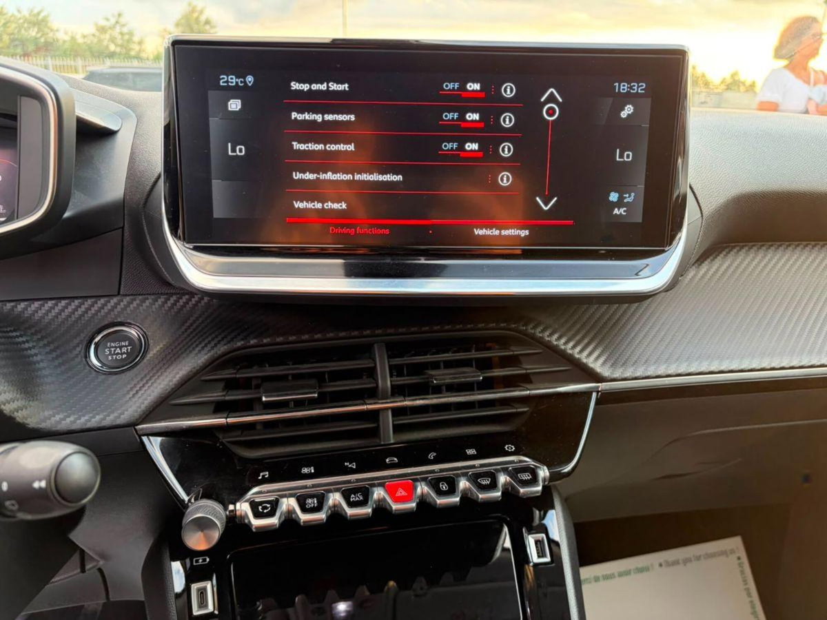 Peugeot 2008 BlueHDi 130 S&S EAT8 Allure Pack (13)