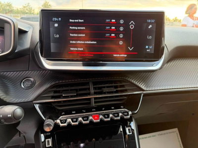 Peugeot 2008 BlueHDi 130 S&S EAT8 Allure Pack (13)