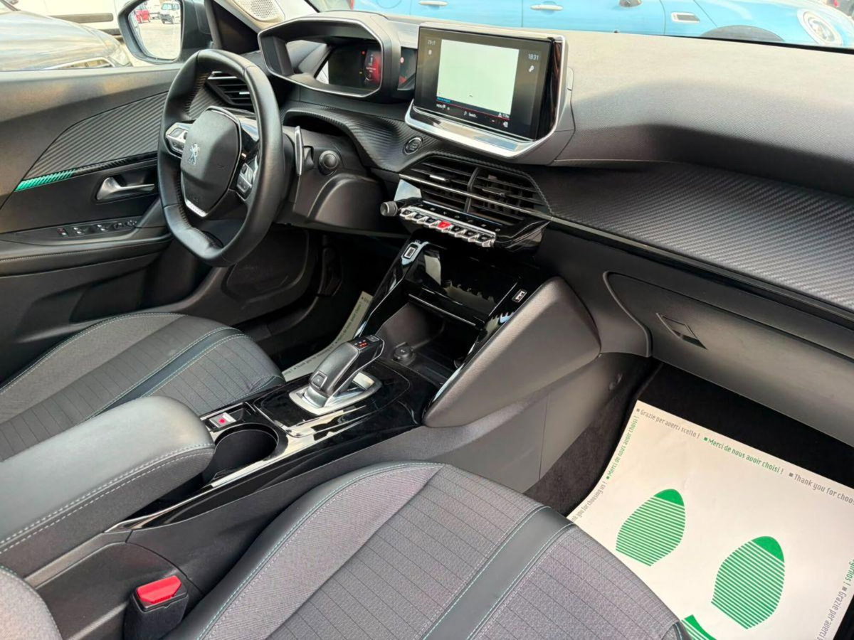 Peugeot 2008 BlueHDi 130 S&S EAT8 Allure Pack (8)