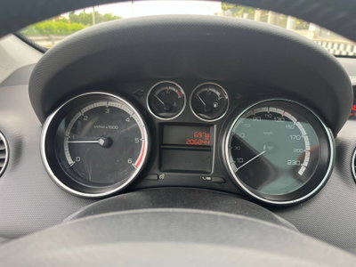 Peugeot 308 SW 1.6 8V HDi 112CV Ciel Sportium (13)