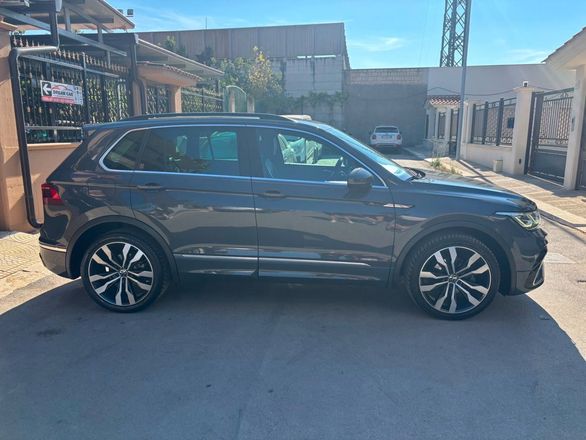 Volkswagen Tiguan 2.0 TDI 150 CV SCR DSG 4MOTION R-Line (10)