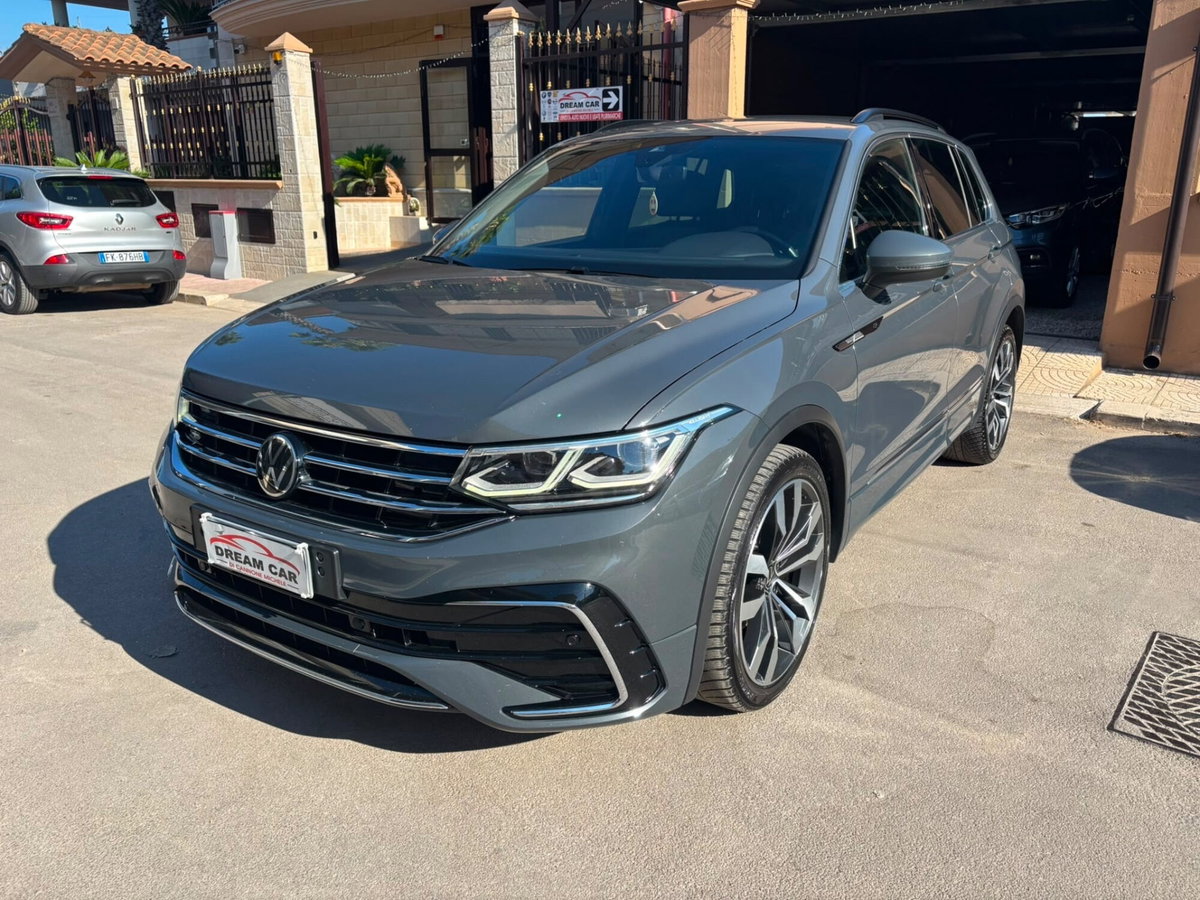 Volkswagen Tiguan 2.0 TDI 150 CV SCR DSG 4MOTION R-Line (11)