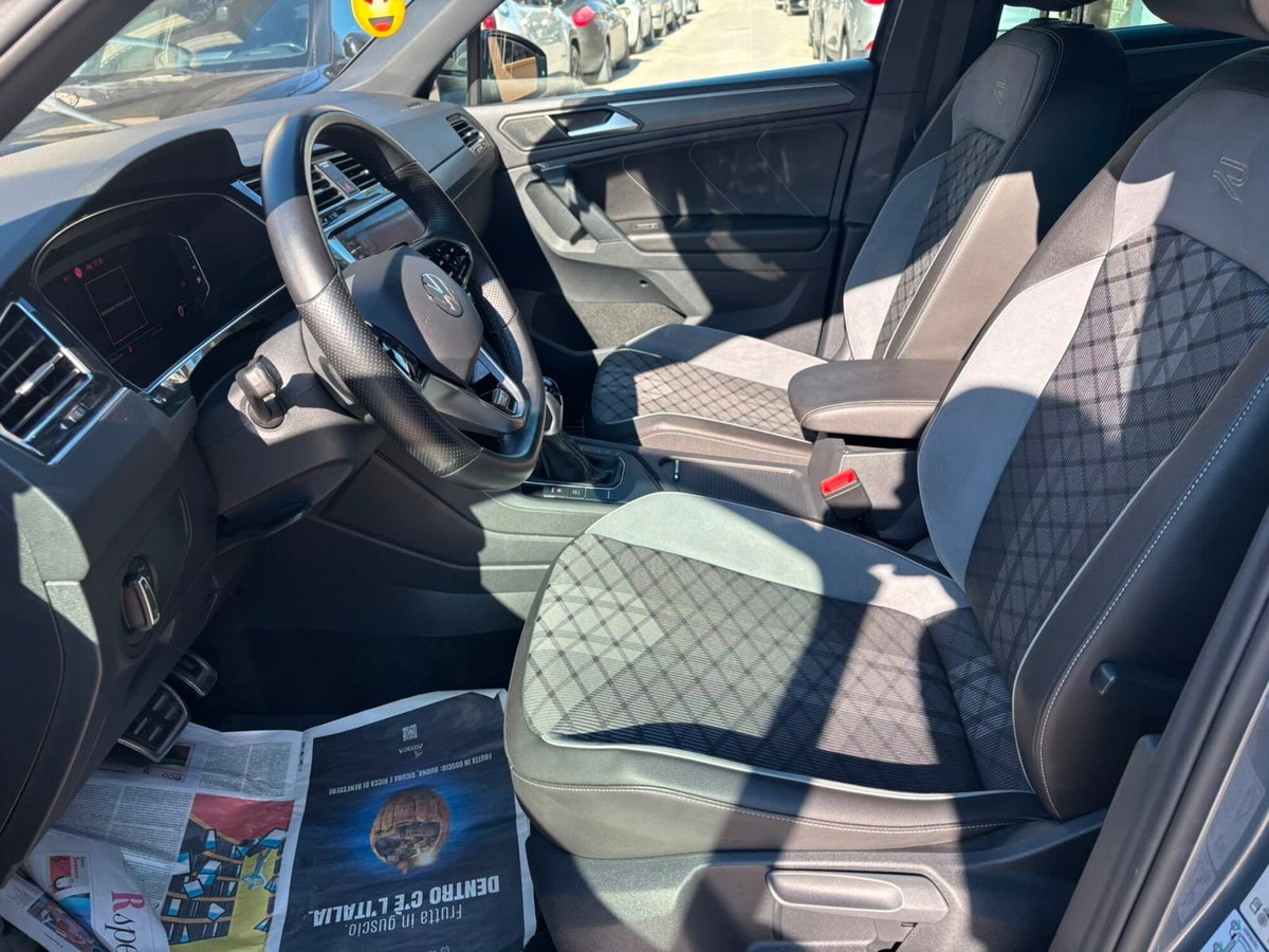 Volkswagen Tiguan 2.0 TDI 150 CV SCR DSG 4MOTION R-Line (17)