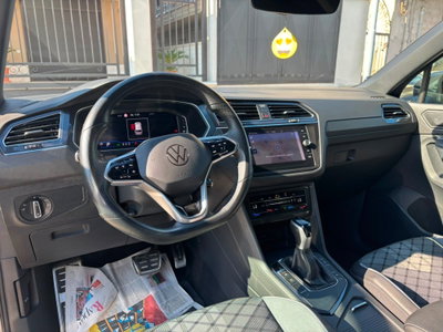 Volkswagen Tiguan 2.0 TDI 150 CV SCR DSG 4MOTION R-Line (19)