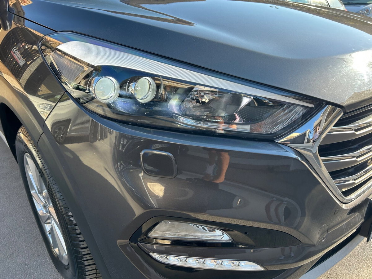 Hyundai Tucson 1.7 CRDi XPossible (5)