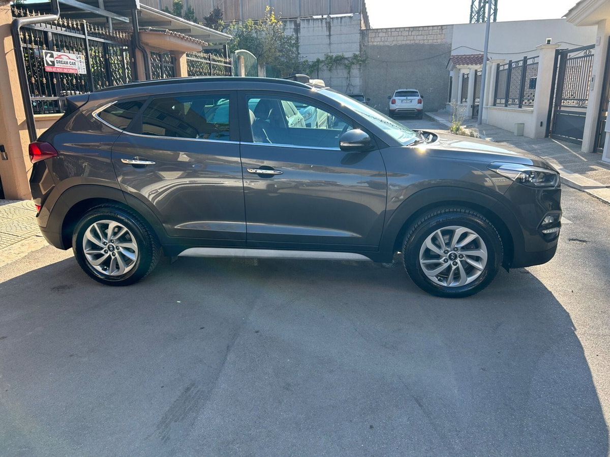 Hyundai Tucson 1.7 CRDi XPossible (8)