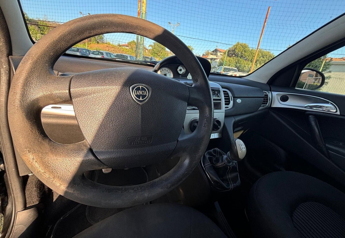 Lancia Ypsilon 1.2 Argento (13)