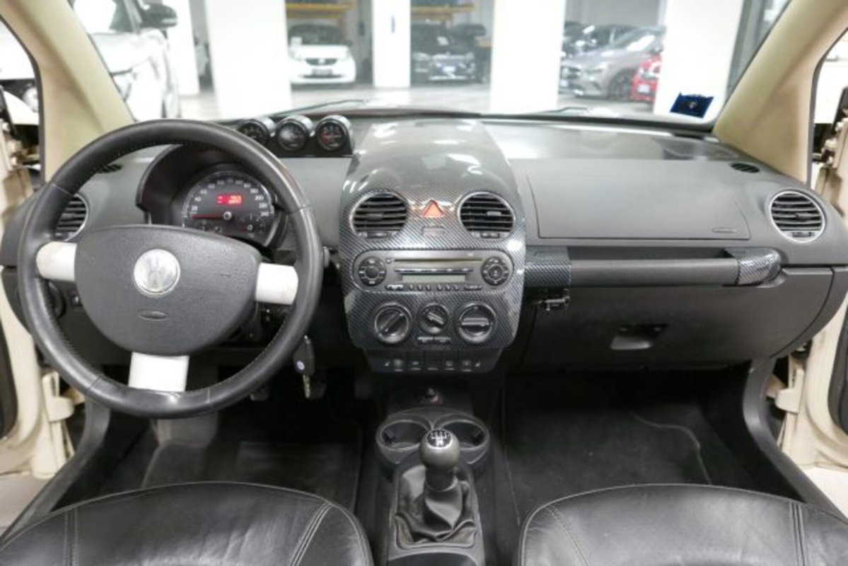 Volkswagen New Beetle Cabrio TDI 105CV (10)