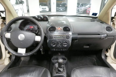 Volkswagen New Beetle Cabrio TDI 105CV (10)