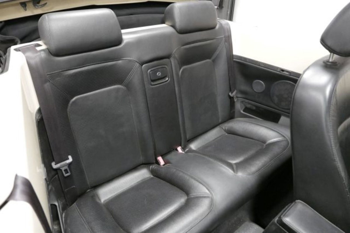 Volkswagen New Beetle Cabrio TDI 105CV (11)