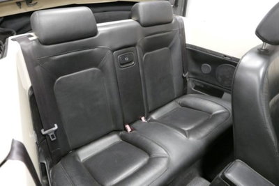 Volkswagen New Beetle Cabrio TDI 105CV (11)
