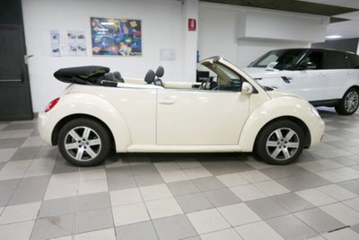 Volkswagen New Beetle Cabrio TDI 105CV (3)
