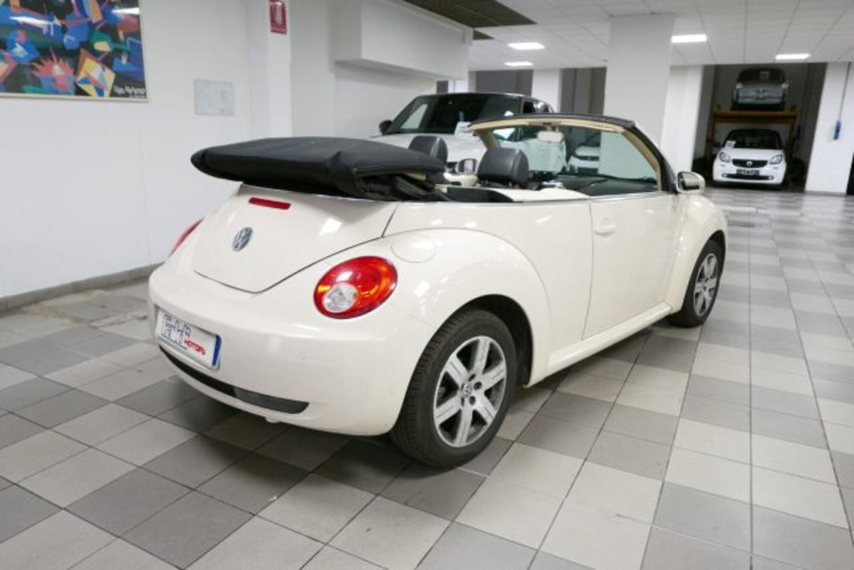 Volkswagen New Beetle Cabrio TDI 105CV (4)