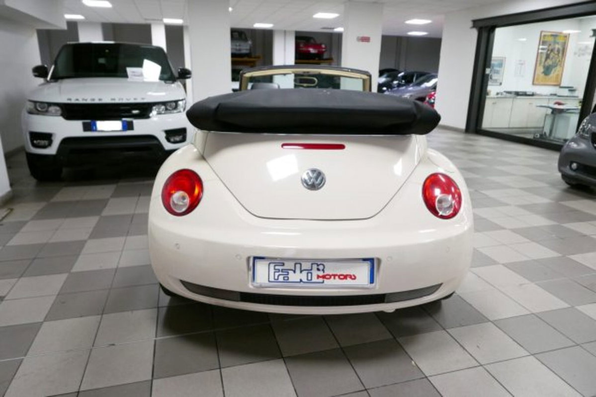 Volkswagen New Beetle Cabrio TDI 105CV (5)