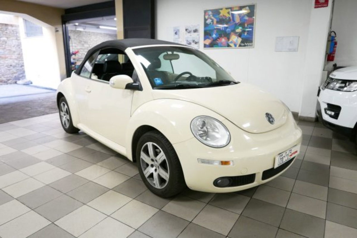 Volkswagen New Beetle Cabrio TDI 105CV (6)
