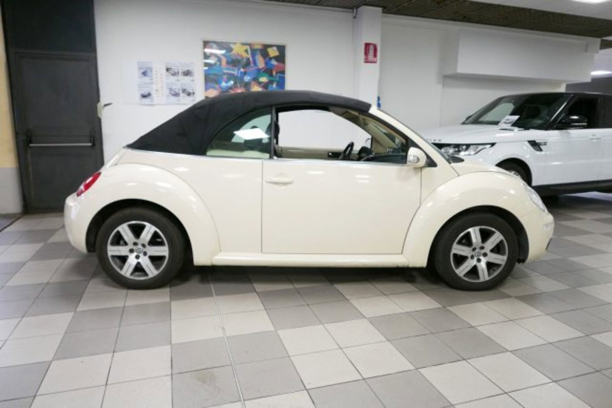 Volkswagen New Beetle Cabrio TDI 105CV (7)