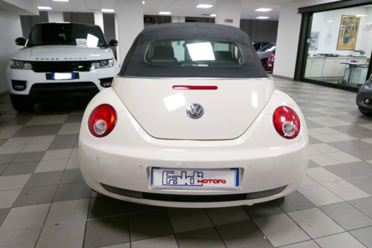Volkswagen New Beetle Cabrio TDI 105CV (9)