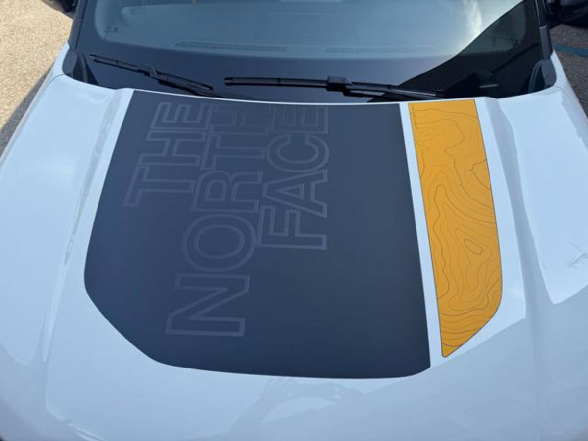 Jeep Avenger 1.2 turbo e-hybrid mhev The North Face 4xe 145cv edct6 (3)