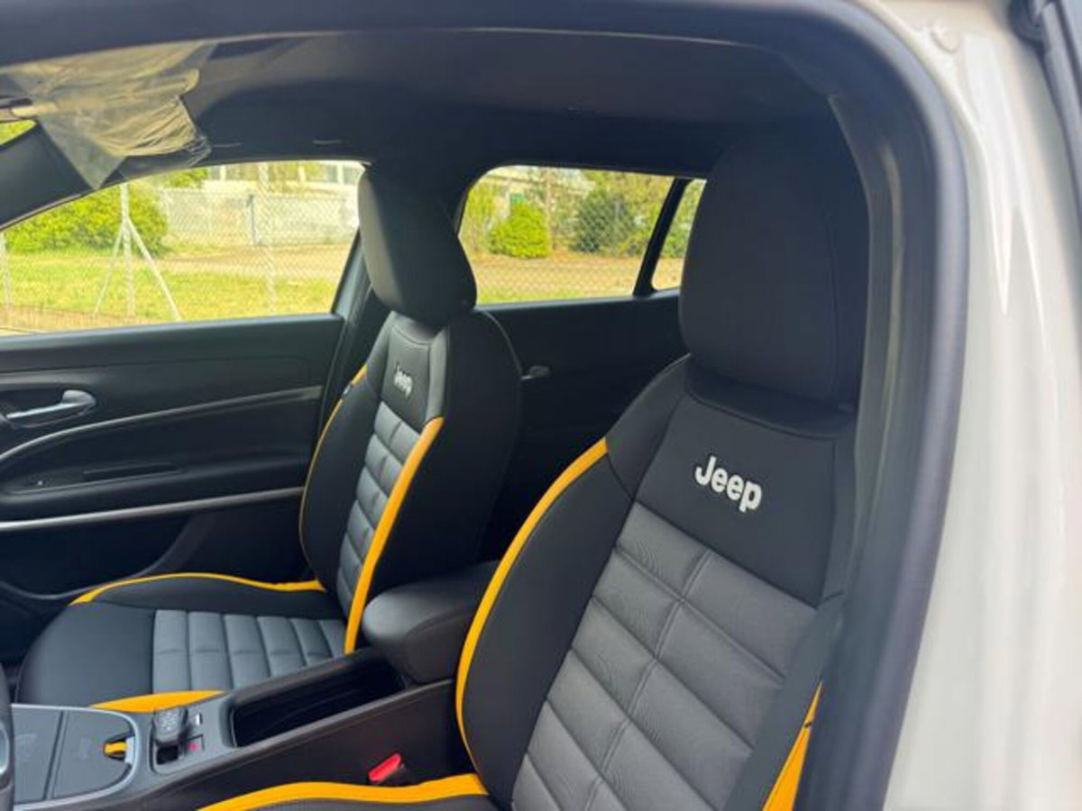 Jeep Avenger 1.2 turbo e-hybrid mhev The North Face 4xe 145cv edct6 (7)