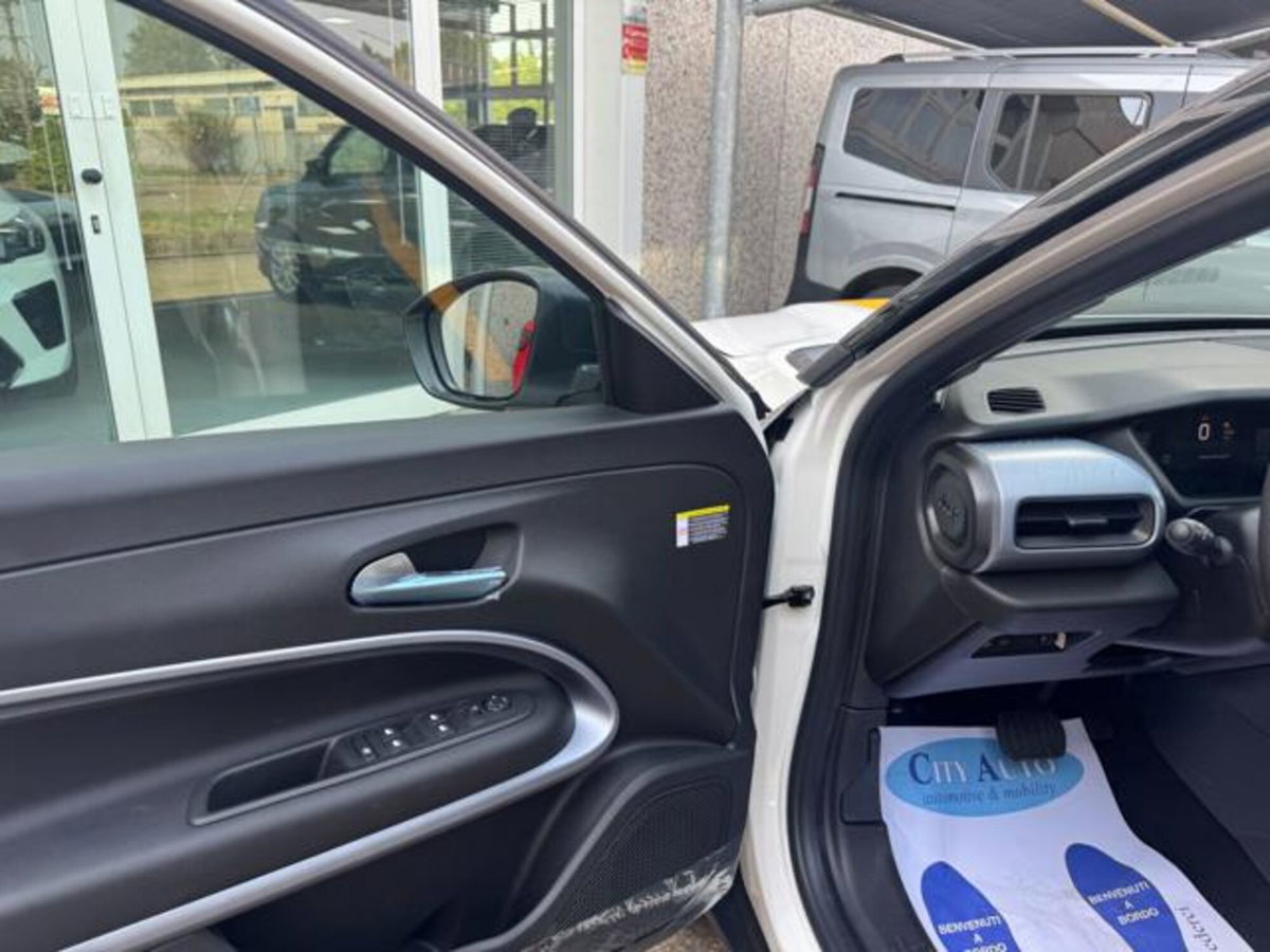 Jeep Avenger 1.2 turbo e-hybrid mhev The North Face 4xe 145cv edct6 (9)