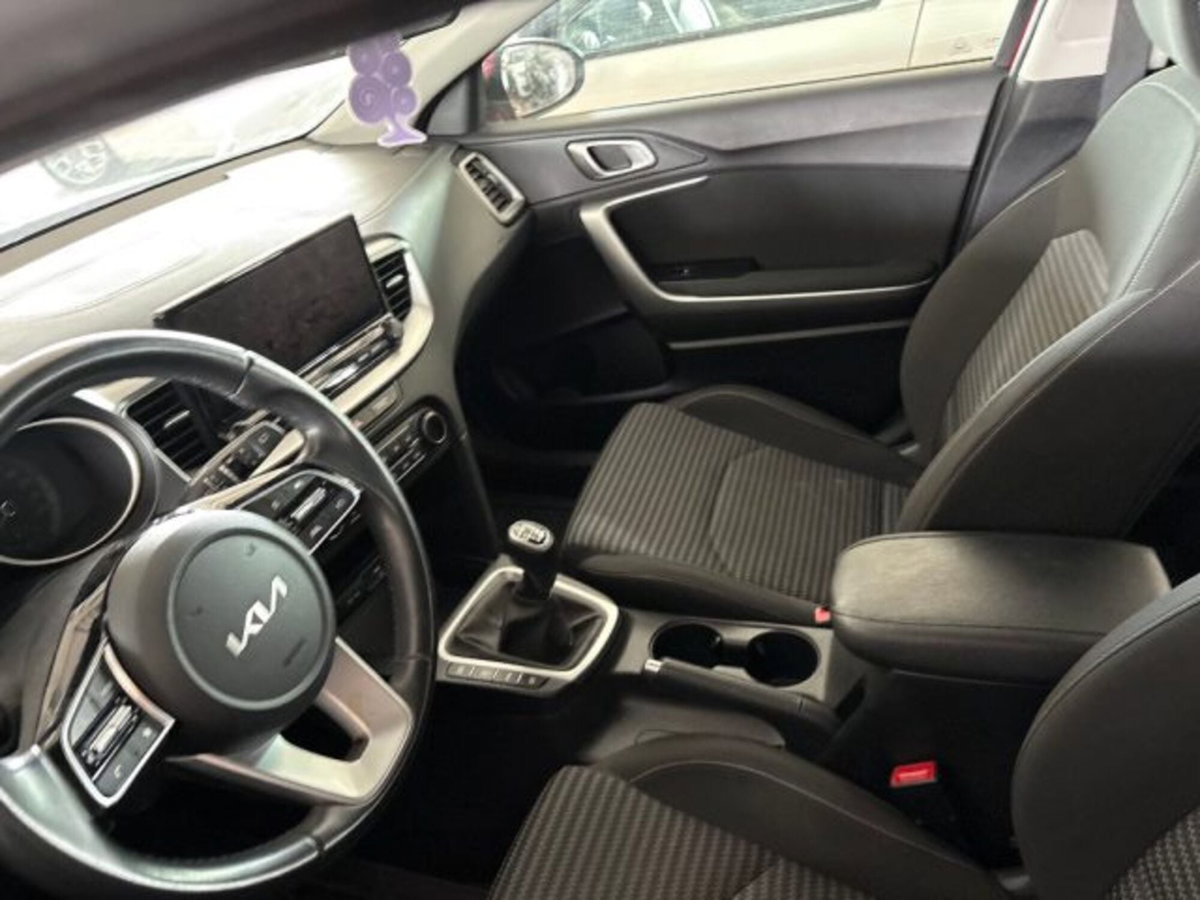 Kia Ceed 1.6 CRDi 115 CV 5p. Business Class (2)