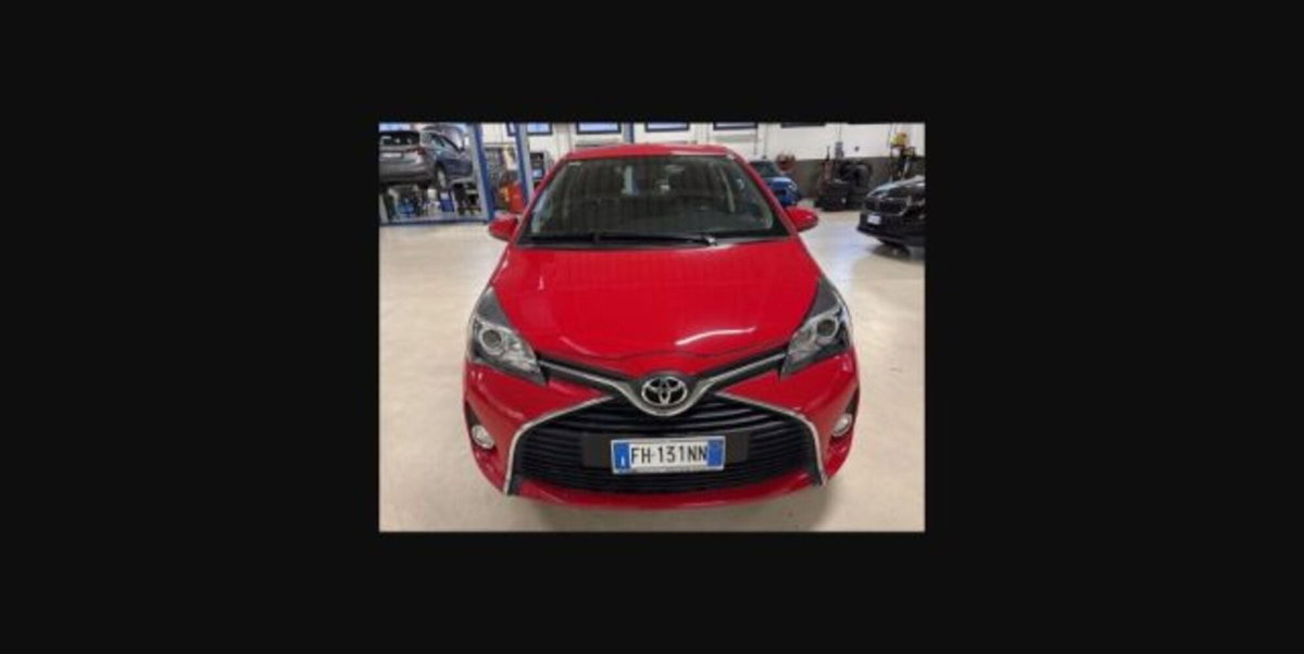 Toyota Yaris 1.0 5 porte Lounge (2)
