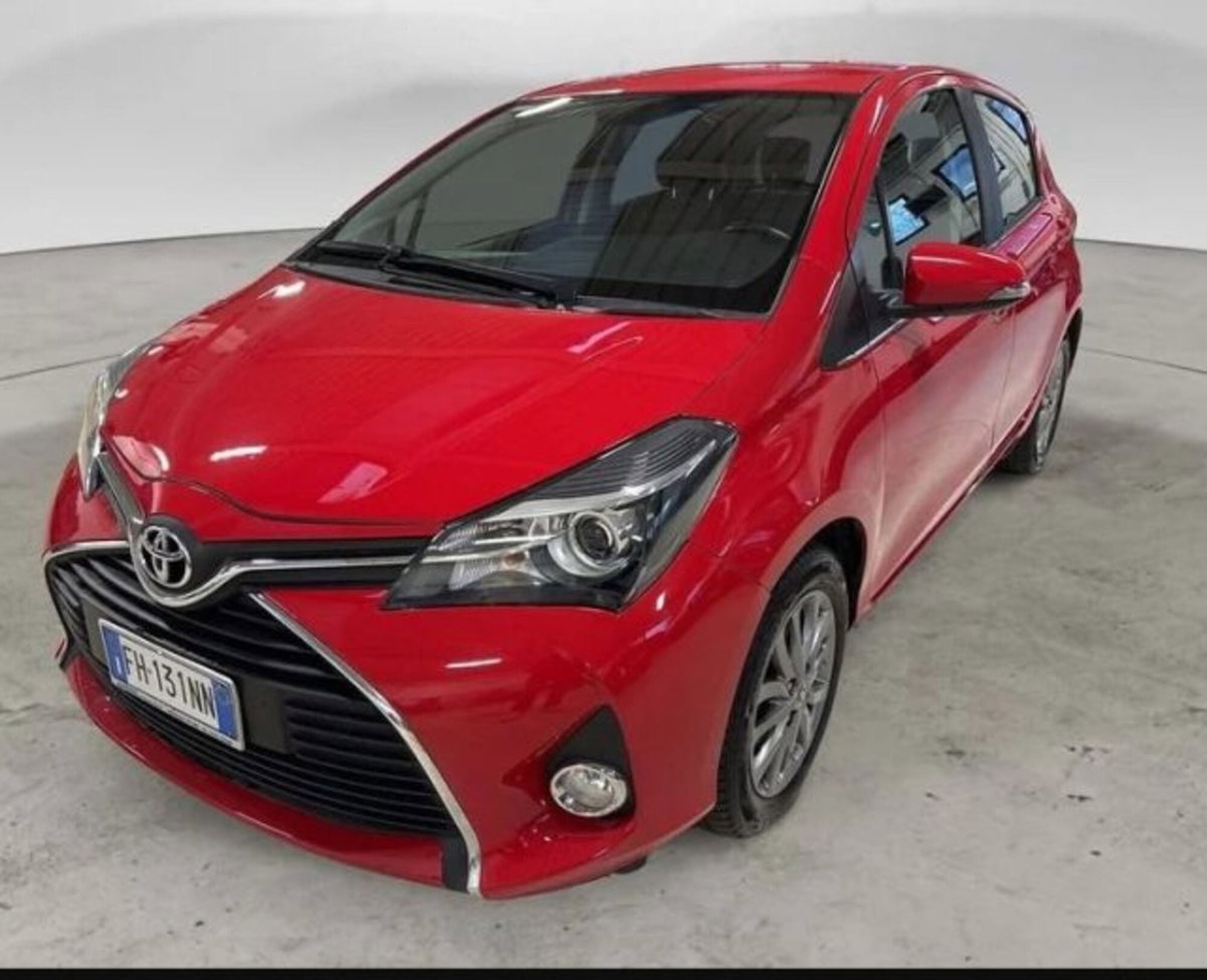 Toyota Yaris 1.0 5 porte Lounge (3)