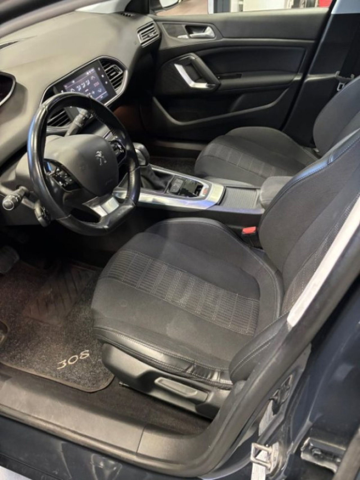 Peugeot 308 PureTech Turbo 130 S&S EAT6 GT Line (6)