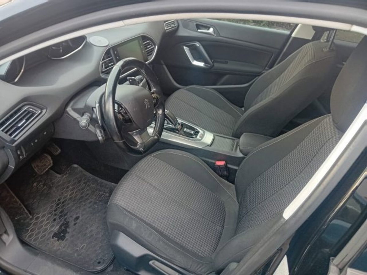 Peugeot 308 SW BlueHDi 130 S&S EAT8 GT Line (14)