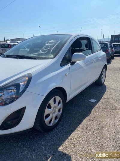 Opel Corsa 1.2 85CV 3 porte GPL-TECH b-color usata