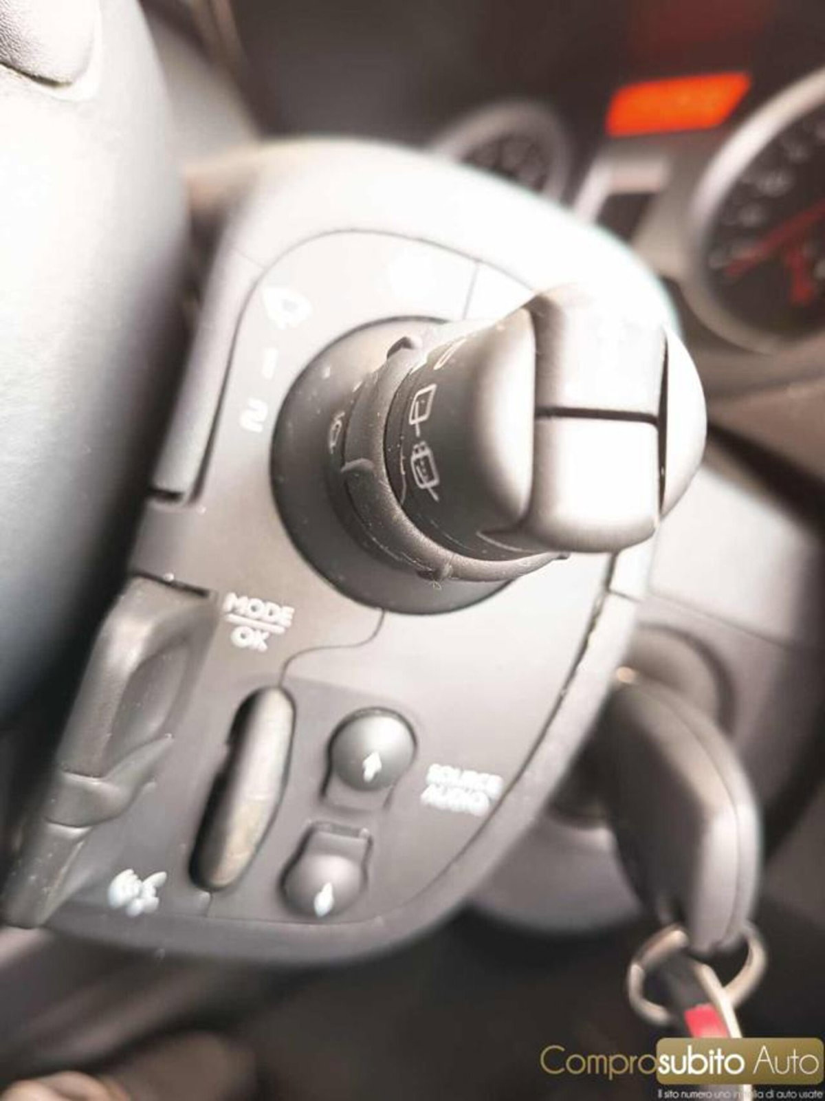 Renault Clio 1.2 16V 5 porte GPL 20th Anniversario (11)