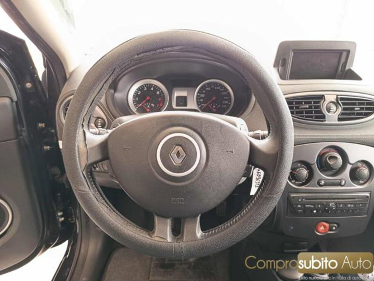 Renault Clio 1.2 16V 5 porte GPL 20th Anniversario (13)