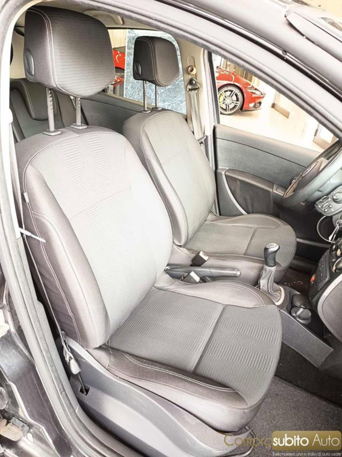 Renault Clio 1.2 16V 5 porte GPL 20th Anniversario (18)