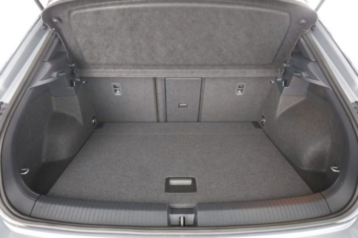 Volkswagen T-Roc 1.5 tsi R-Line dsg (6)