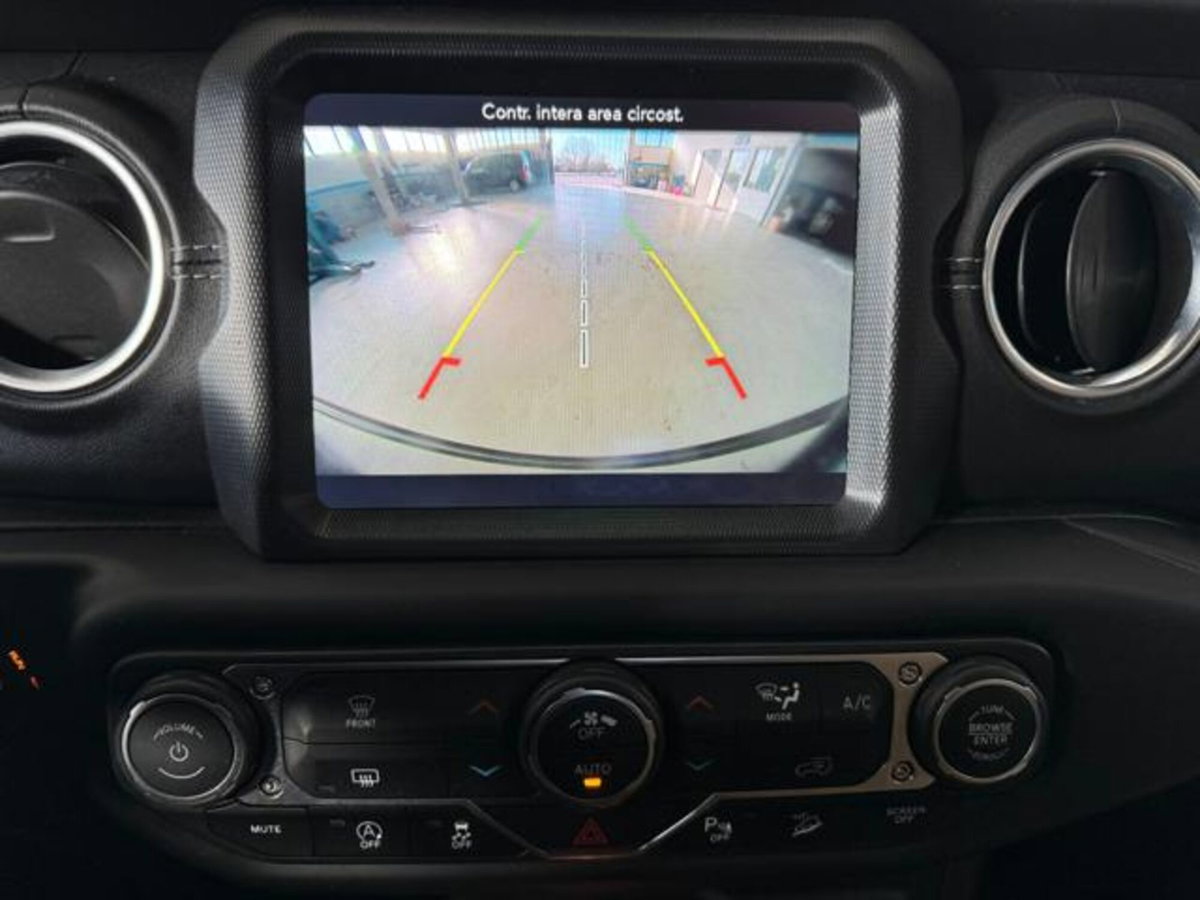 Jeep Wrangler Unlimited 2.2 Mjt II Sahara (5)