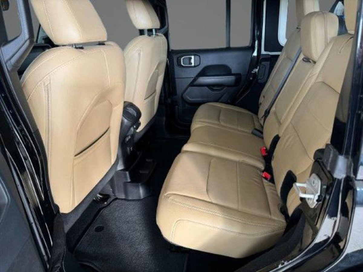 Jeep Wrangler Unlimited 2.2 Mjt II Sahara (8)