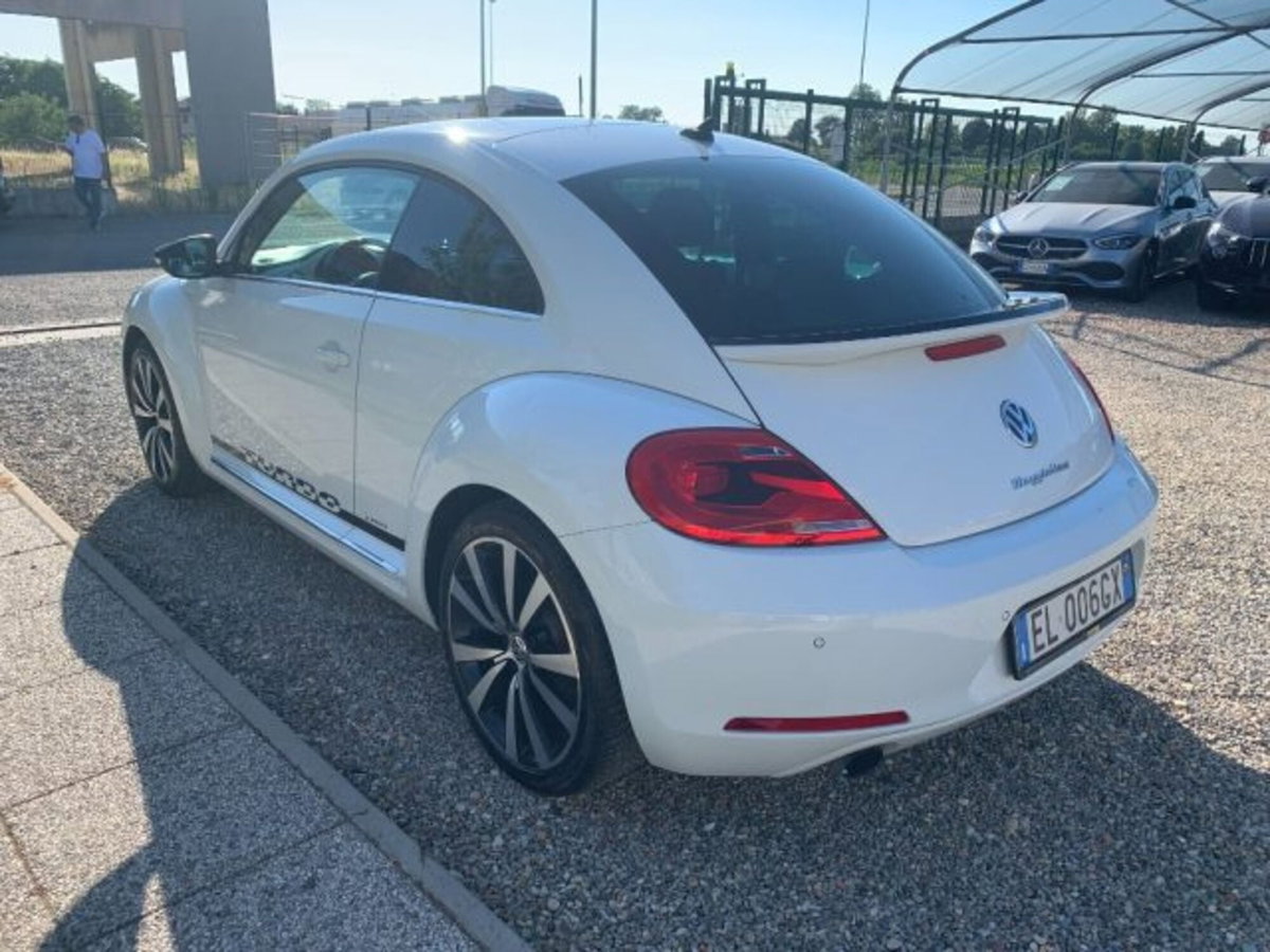 Volkswagen Maggiolino 2.0 TSI DSG Sport (7)
