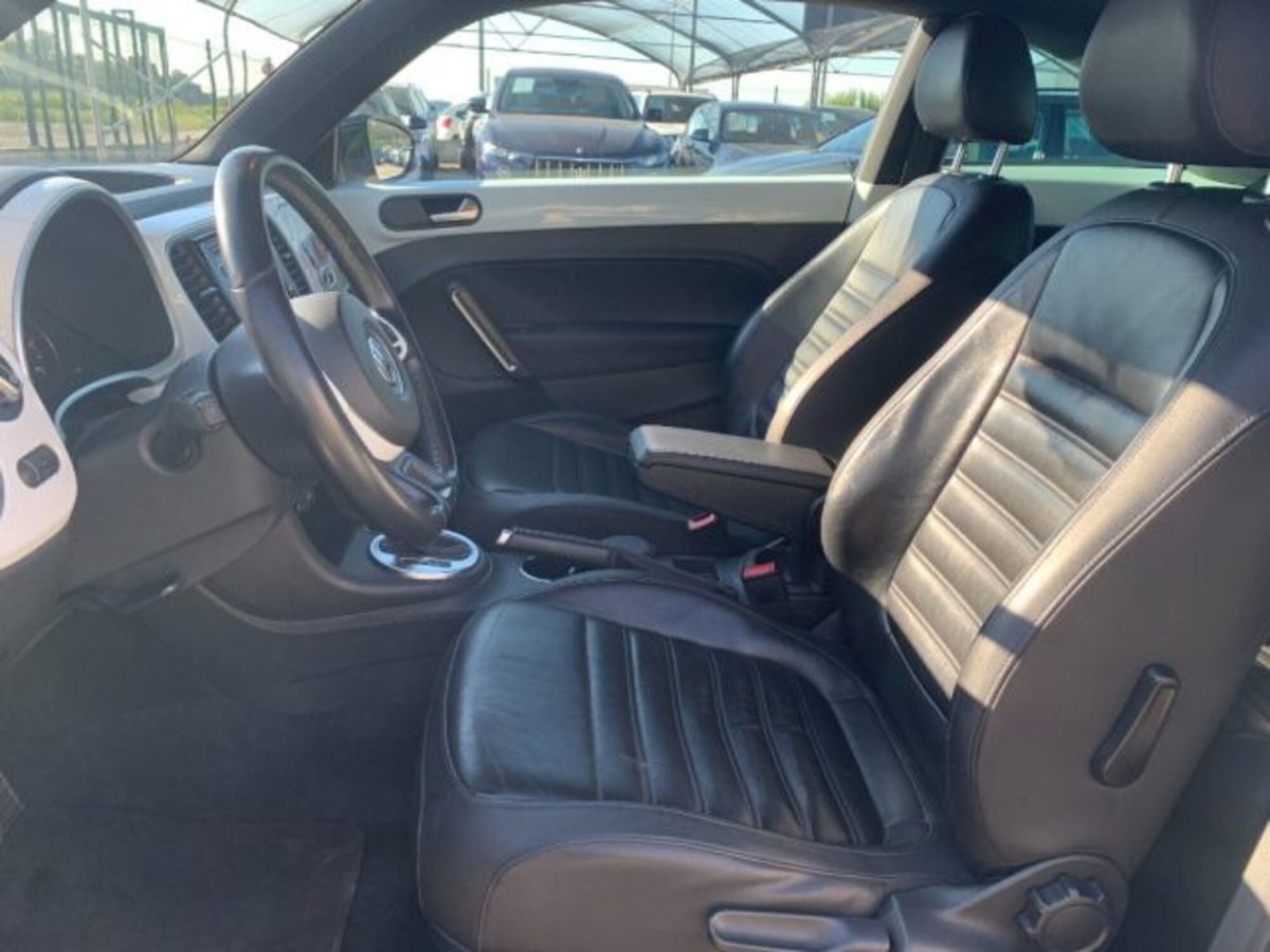 Volkswagen Maggiolino 2.0 TSI DSG Sport (9)